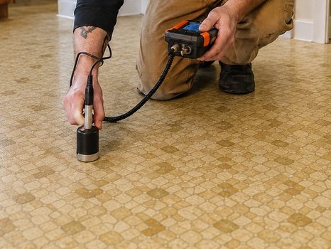 Acoustic leak detection sensor placed on a home floor